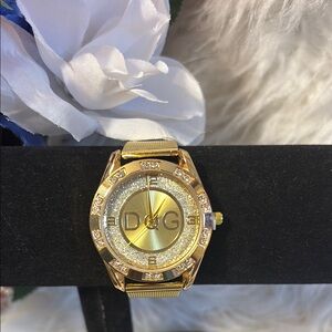 Fashion designer Gold Watch with Sparkling Details